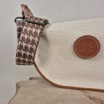 sac banane demi-volte cuir grain galuchat crème et cuir cognac sangle motif pied de poule